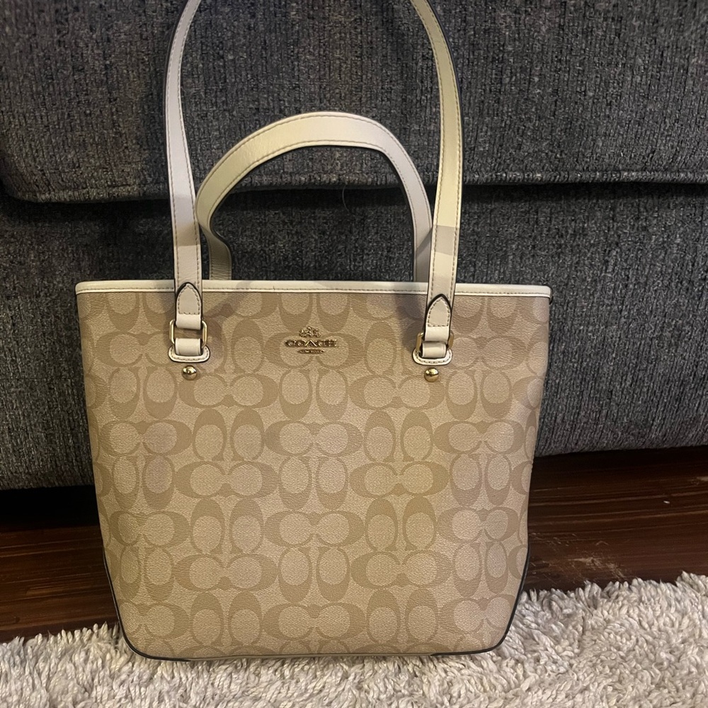 Brand New Authentic Coach Tote/Purse Tan And White